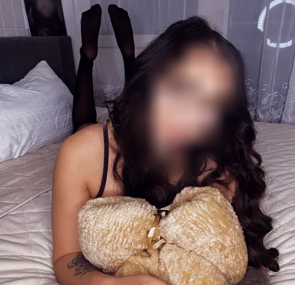 Amina, 26