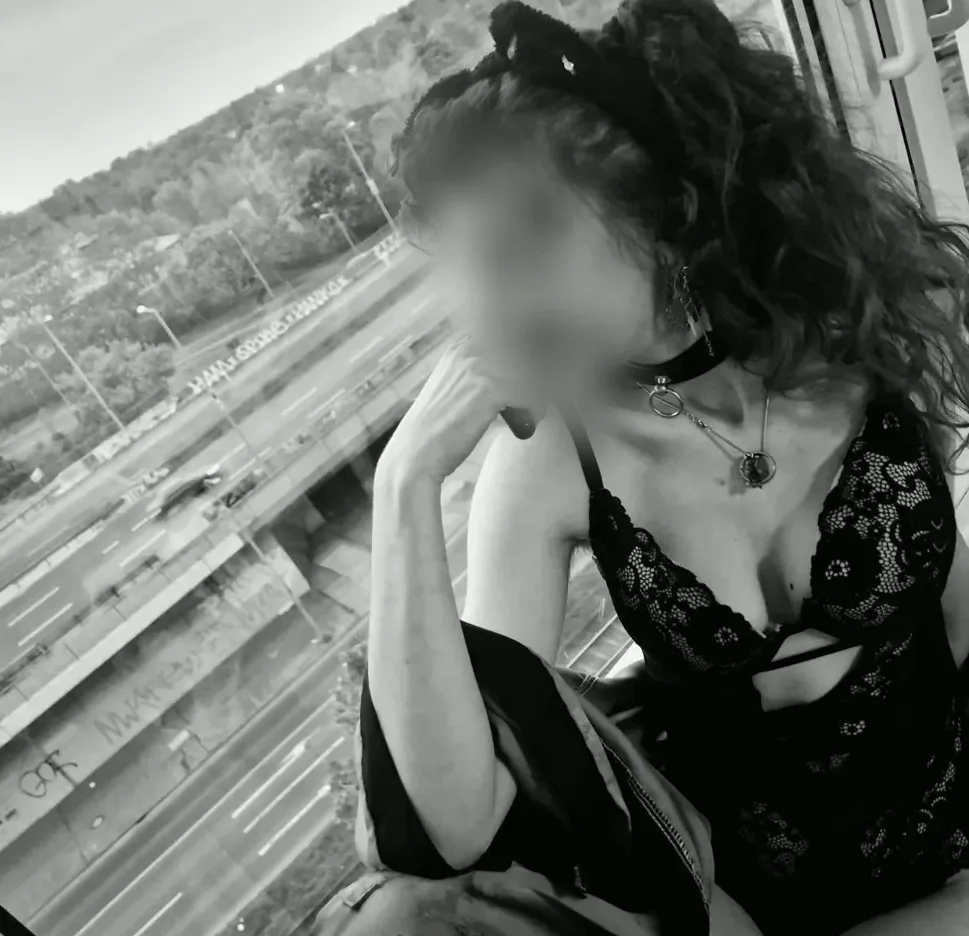 Leonie, 22