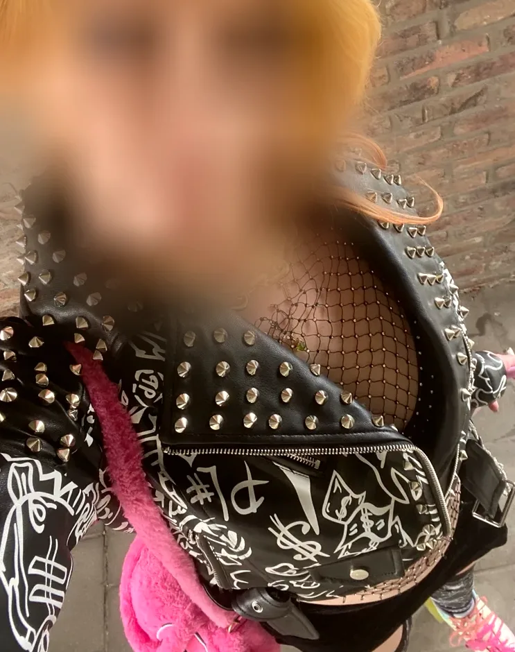 Yvonne, 35